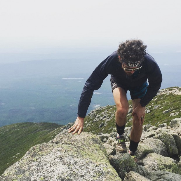 Jurek escala os últimos metros do monte Katahdin, no Maine (1.606 m), próximo à divisa dos EUA com o Canadá (Reprodução/Instagram)